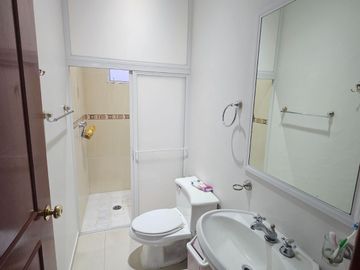 Casa En Venta Ciudad Bugambilias 5 Recamaras y estudio