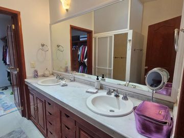 Casa En Venta Ciudad Bugambilias 5 Recamaras y estudio