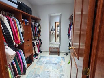 Casa En Venta Ciudad Bugambilias 5 Recamaras y estudio