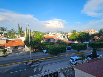 Casa En Venta Ciudad Bugambilias 5 Recamaras y estudio