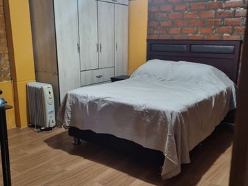 CASA EN VENTA COMO TERRENO ALTURA CDRA 1 AV SURCO  433 m2 URB CERCADO SURCO