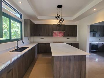 Tagaytay Mansion for sale