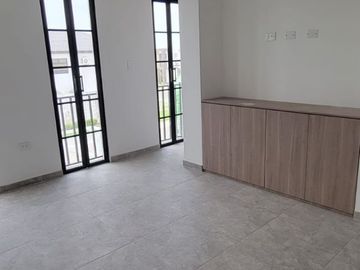 En venta lujosa y moderna casa de estreno en Ciudad Celeste, via a Samborondon