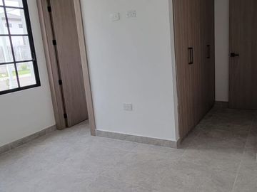 En venta lujosa y moderna casa de estreno en Ciudad Celeste, via a Samborondon