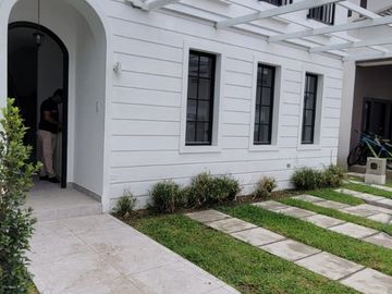 En venta lujosa y moderna casa de estreno en Ciudad Celeste, via a Samborondon