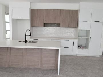 En venta lujosa y moderna casa de estreno en Ciudad Celeste, via a Samborondon