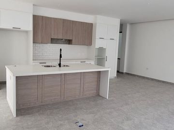 En venta lujosa y moderna casa de estreno en Ciudad Celeste, via a Samborondon