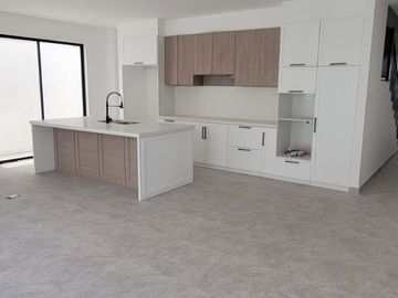En venta lujosa y moderna casa de estreno en Ciudad Celeste, via a Samborondon