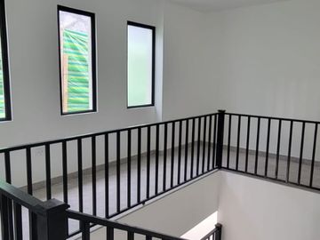 En venta lujosa y moderna casa de estreno en Ciudad Celeste, via a Samborondon