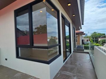 BRAND NEW MODERN ELEGANT SINGLE DETACHED HOUSE AND LOT IN BF HOMES PARANAQUE CITY