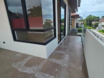 BRAND NEW MODERN ELEGANT SINGLE DETACHED HOUSE AND LOT IN BF HOMES PARANAQUE CITY