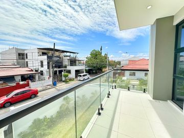 HUGE SINGLE MODERN CORNER LOT WITH SWIMMING POOL HOUSE AND LOT IN BF HOMES PARANAQUE