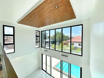 HUGE SINGLE MODERN CORNER LOT WITH SWIMMING POOL HOUSE AND LOT IN BF HOMES PARANAQUE