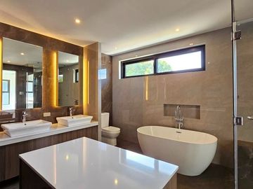 NICE LOCATION MODERN SINGLE DETACHED HOUSE AND LOT IN BF HOMES PARANAQUE CITY