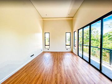6 BR WITH SWIMMINNG POOL IN BF HOMES PARAÑAQUE CITY