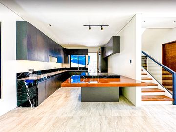 6 BR WITH SWIMMINNG POOL IN BF HOMES PARAÑAQUE CITY
