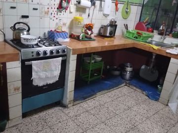 VENTA CASA DE 3 PISOS Y AZOTEA A UNAS CUADRAS DE WIESSE