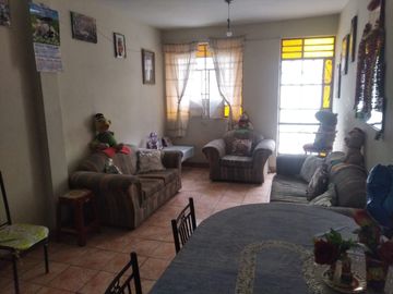 VENTA CASA DE 3 PISOS Y AZOTEA A UNAS CUADRAS DE WIESSE