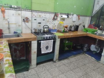 VENTA CASA DE 3 PISOS Y AZOTEA A UNAS CUADRAS DE WIESSE