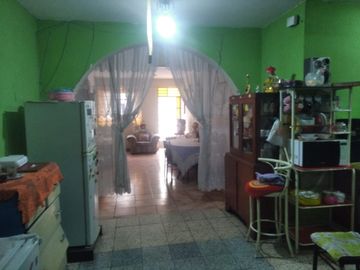 VENTA CASA DE 3 PISOS Y AZOTEA A UNAS CUADRAS DE WIESSE