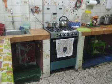 VENTA CASA DE 3 PISOS Y AZOTEA A UNAS CUADRAS DE WIESSE
