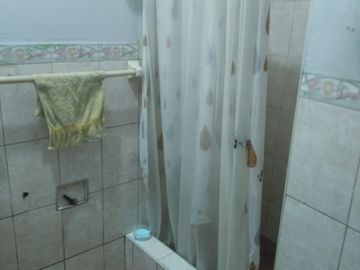 VENTA CASA DE 3 PISOS Y AZOTEA A UNAS CUADRAS DE WIESSE