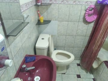 VENTA CASA DE 3 PISOS Y AZOTEA A UNAS CUADRAS DE WIESSE