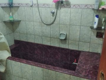 VENTA CASA DE 3 PISOS Y AZOTEA A UNAS CUADRAS DE WIESSE