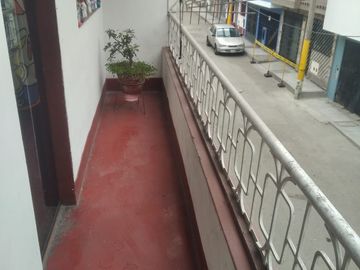 VENTA CASA DE 3 PISOS Y AZOTEA A UNAS CUADRAS DE WIESSE