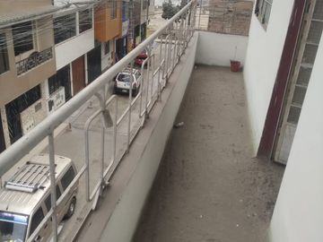 VENTA CASA DE 3 PISOS Y AZOTEA A UNAS CUADRAS DE WIESSE