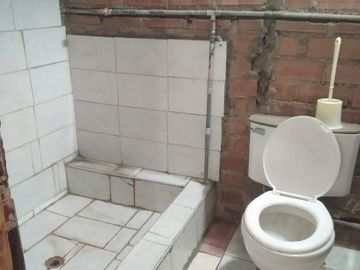 VENTA CASA DE 3 PISOS Y AZOTEA A UNAS CUADRAS DE WIESSE