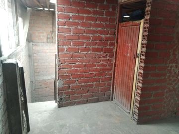 VENTA CASA DE 3 PISOS Y AZOTEA A UNAS CUADRAS DE WIESSE