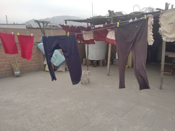 VENTA CASA DE 3 PISOS Y AZOTEA A UNAS CUADRAS DE WIESSE