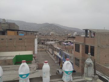 VENTA CASA DE 3 PISOS Y AZOTEA A UNAS CUADRAS DE WIESSE