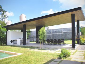 HERMOSA QUINTA CON ALBERCA EN ALLENDE