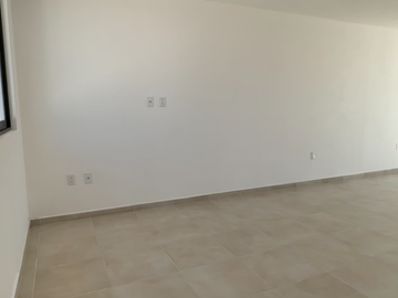 Amplia casa en venta de 2 plantas en Cd Maderas Querétaro