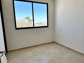 Amplia casa en venta de 2 plantas en Cd Maderas Querétaro