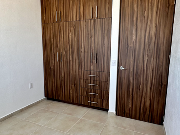Amplia casa en venta de 2 plantas en Cd Maderas Querétaro