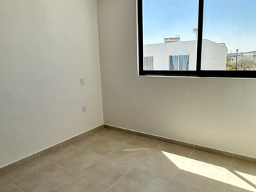 Amplia casa en venta de 2 plantas en Cd Maderas Querétaro