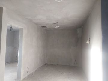 Edificio con 2 Locales Comerciales y Tres Departamentos en La Col. Jardines de Guadalupe