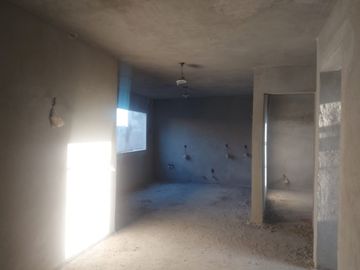 Edificio con 2 Locales Comerciales y Tres Departamentos en La Col. Jardines de Guadalupe