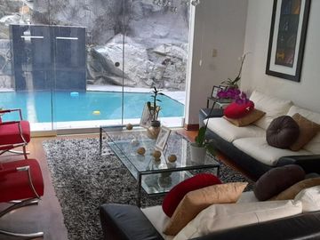 VENTA  CASA  DE TRES PISOS EN SOL DE  LA MOLINA CON PISCINA - EN CONDOMINIO DE 5 CASAS