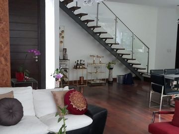 VENTA  CASA  DE TRES PISOS EN SOL DE  LA MOLINA CON PISCINA - EN CONDOMINIO DE 5 CASAS