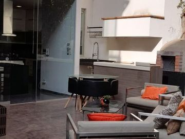VENTA  CASA  DE TRES PISOS EN SOL DE  LA MOLINA CON PISCINA - EN CONDOMINIO DE 5 CASAS