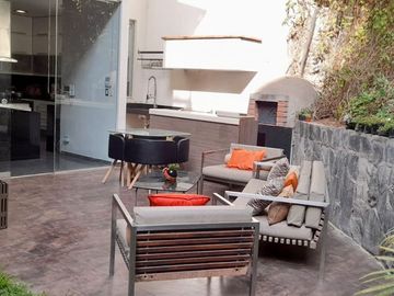 VENTA  CASA  DE TRES PISOS EN SOL DE  LA MOLINA CON PISCINA - EN CONDOMINIO DE 5 CASAS