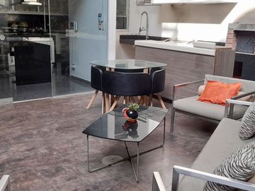 VENTA  CASA  DE TRES PISOS EN SOL DE  LA MOLINA CON PISCINA - EN CONDOMINIO DE 5 CASAS