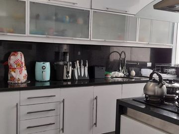 VENTA  CASA  DE TRES PISOS EN SOL DE  LA MOLINA CON PISCINA - EN CONDOMINIO DE 5 CASAS