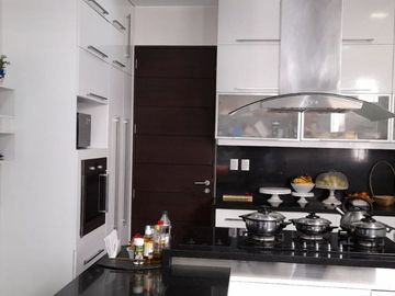 VENTA  CASA  DE TRES PISOS EN SOL DE  LA MOLINA CON PISCINA - EN CONDOMINIO DE 5 CASAS