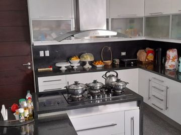 VENTA  CASA  DE TRES PISOS EN SOL DE  LA MOLINA CON PISCINA - EN CONDOMINIO DE 5 CASAS