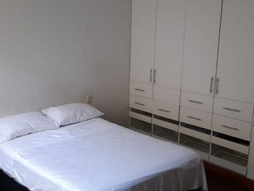 VENTA  CASA  DE TRES PISOS EN SOL DE  LA MOLINA CON PISCINA - EN CONDOMINIO DE 5 CASAS